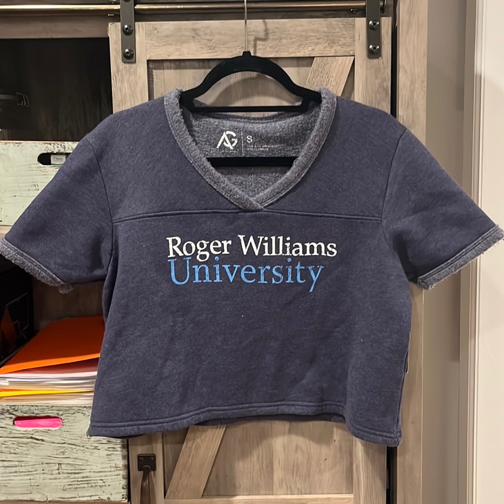 ALTA GRACIA Roger Williams University Short Sleeve Crop Sweatshirt,S/M,NWT